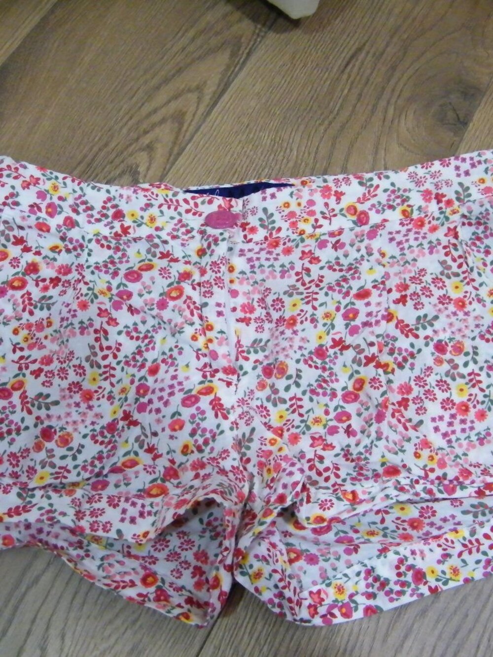 Miley Cyrus shorts Y2k Sz. 5 junior flower print